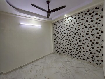 Room in 2 BHK Builder Floor at Kritak Modern Apartments, Sector 73 – for Sale