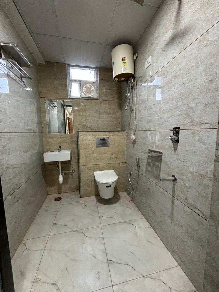 Bathroom, pir machalla 2 Bedroom 1200 Sq.Ft. Apartment In Pir Machalla Zirakpur 7337563