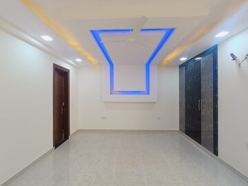 Room in 4 BHK Builder Floor at Green Fields Colony – for Sale