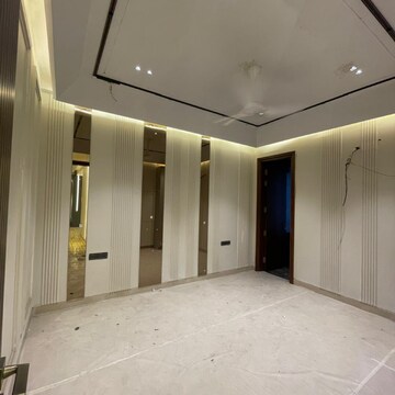 Room in 4 BHK Builder Floor at Unitech South City II, South City 2 – for Sale
