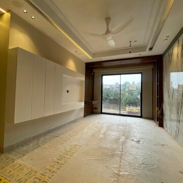 Room in 4 BHK Builder Floor at Unitech South City II, South City 2 – for Sale