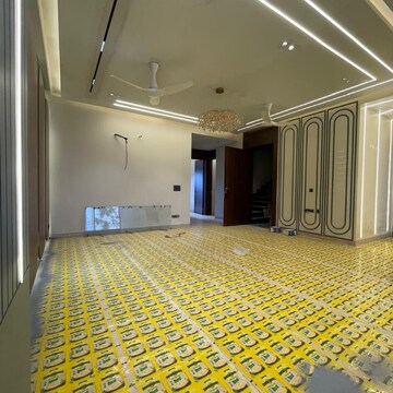 Bedroom in 4 BHK Builder Floor at Unitech South City II, South City 2 – for Sale
