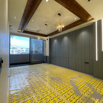 Bedroom in 4 BHK Builder Floor at Unitech South City II, South City 2 – for Sale