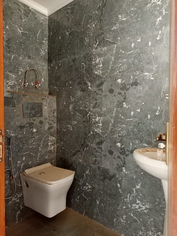 Bathroom, chattarpur 3 Bedroom 1200 Sq.Ft. Builder Floor In Chattarpur Delhi 7337858