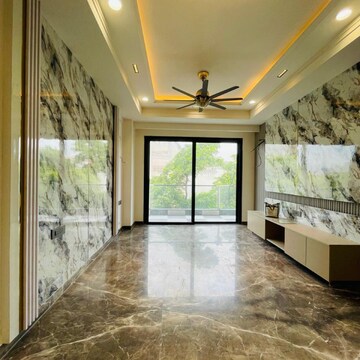 Room in 4 BHK Builder Floor at Uppal Southend, Sector 49 – for Sale