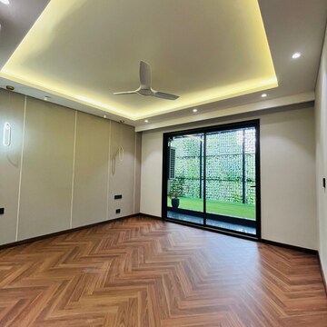 Room in 3 BHK Builder Floor at Adani Samsara Vilasa, Sector 63 – for Sale