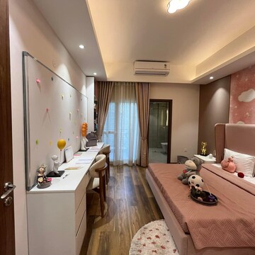 Room in 4 BHK Apartment at Conscient Heritage Max, Sector 102 – for Sale