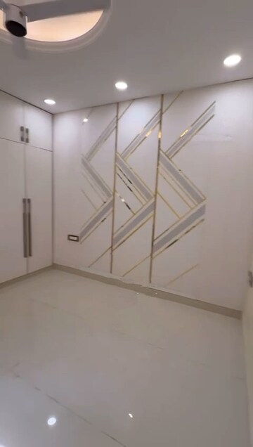 Room in 3 BHK Builder Floor at Paschim Vihar – for Sale
