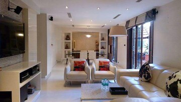 Living Room in 3.5 BHK Villa at RMZ Woodsvale, Benson Town – for Sale