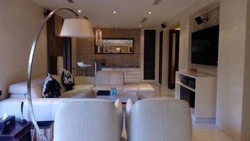 Master Bedroom in 3.5 BHK Villa at RMZ Woodsvale, Benson Town – for Sale