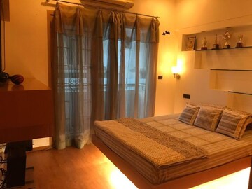 Bedroom in 3.5 BHK Villa at RMZ Woodsvale, Benson Town – for Sale