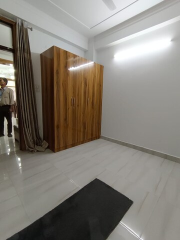 Room in 2 BHK Builder Floor at Super Avenue, Sector 73 – for Sale