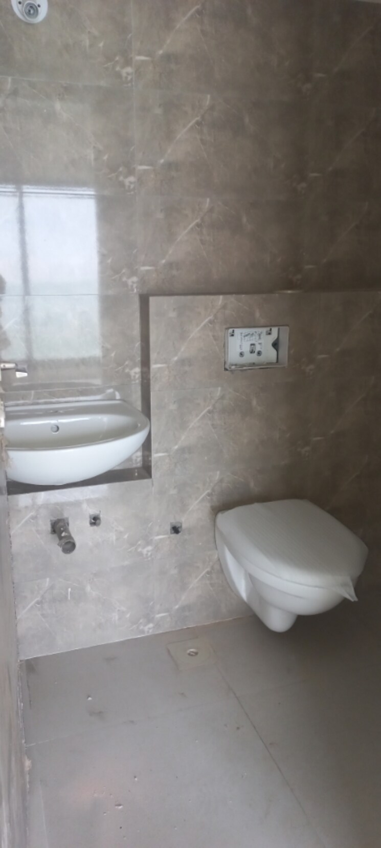 Bathroom, kanakia-spaces-zen-world-phase-2 2 Bedroom 732 Sq.Ft. Apartment In Kanjurmarg East Mumbai 7338682