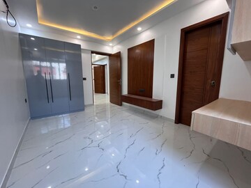 Room in 5 BHK Apartment at Sector 6, Dwarka – for Sale