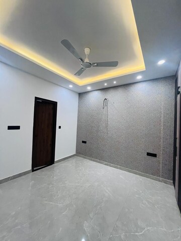 Room in 5 BHK Apartment at Sector 6, Dwarka – for Sale