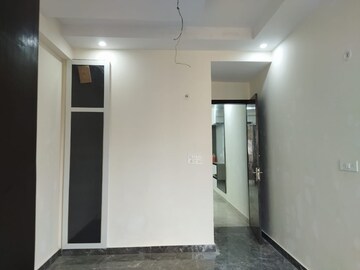 Room in 2 BHK Builder Floor at SRS Apartments, Sector 73 – for Sale