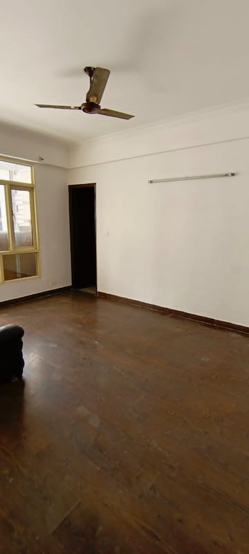 Room in 3.5 BHK Apartment at Saviour Greenisle, Sain Vihar – for Sale