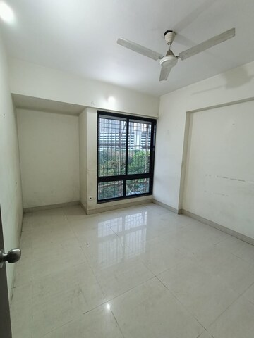Room in 3 BHK Apartment at Devashree Park, Kolshet Road – for Sale