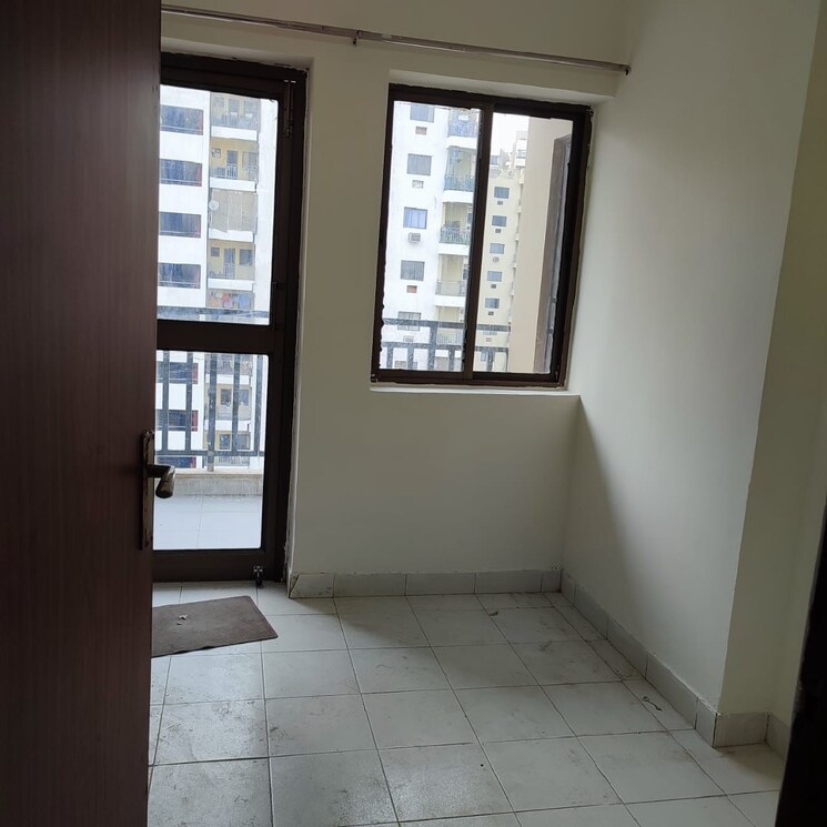 Resale 3 Bedroom 2035 Sq.Ft. Apartment in Ardee City Palm Grove Heights ...