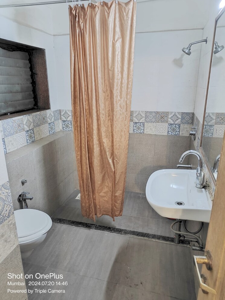 Bathroom, pooja-apartment-bandra 1 Bedroom 500 Sq.Ft. Apartment In Bandra West Mumbai 7339579
