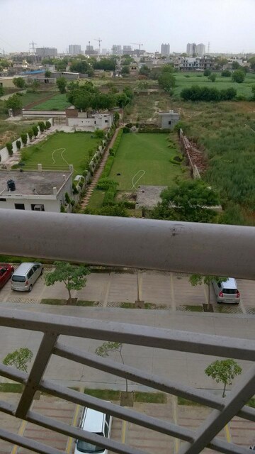 Swimming Pool in 2 BHK Apartment at BPTP Princess Park, Sector 86 – for Sale