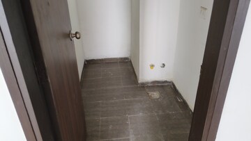 Room in 3.5 BHK Apartment at Umang Winter Hills, Sector 77 – for Sale