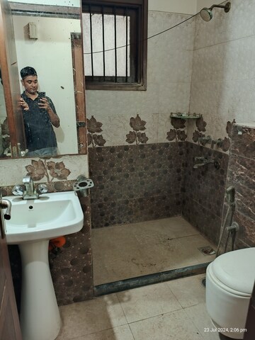 Furnished Amenities in 3 BHK Apartment at Eros Woodbury Tower, Charmwood Village – for Sale