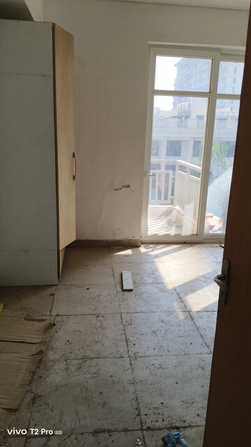 Room in 2 BHK Apartment at SS The Leaf, Sector 85 – for Sale