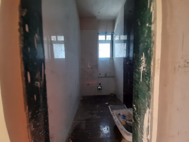 Other, khar west Commercial Showroom 1650 Sq.Ft. In Khar West Mumbai 7340634