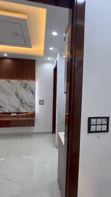 Room in 2 BHK Apartment at Dwarka Mor – for Sale