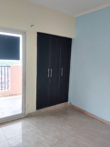 Room in 2 BHK Apartment at Gaur Atulyam, Omicron I Greater Noida – for Sale