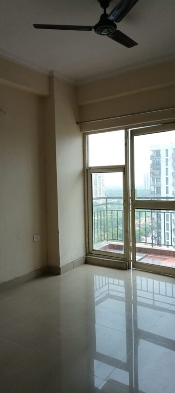 Room in 2.5 BHK Apartment at Aims Golf City, Sector 75 – for Sale