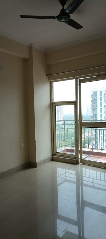 Room in 2.5 BHK Apartment at Aims Golf City, Sector 75 – for Sale