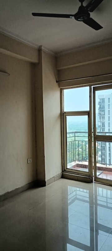 Room in 2.5 BHK Apartment at Aims Golf City, Sector 75 – for Sale