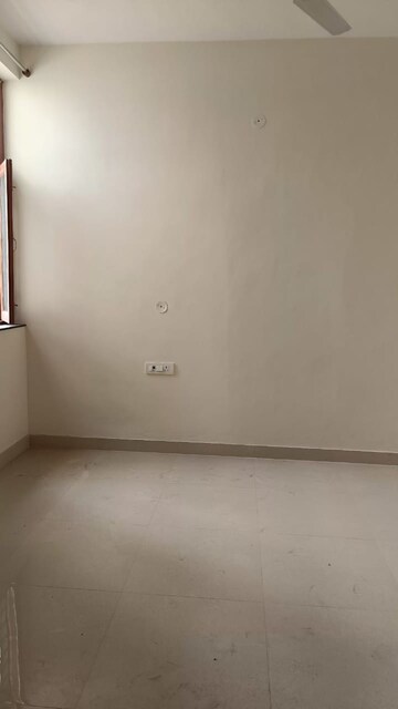 Room in 3 BHK Independent House at East Canal Road – for Sale