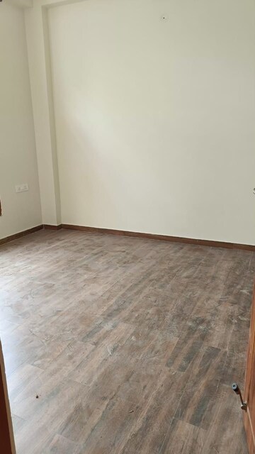 Room in 3 BHK Independent House at East Canal Road – for Sale