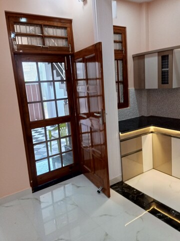 Room in 3 BHK Independent House at Jankipuram – for Sale