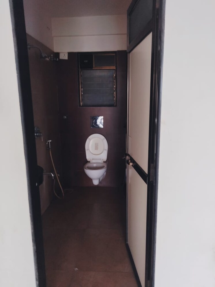 Bathroom, paranjape-schemes-vighna-rajendra 3 Bedroom 805 Sq.Ft. Apartment In Jogeshwari West Mumbai 7341198