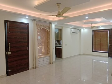 Living Room in 5 BHK Apartment at Vipul Belmonte, Sector 53 – for Sale