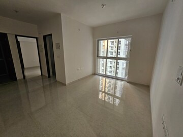 Room in 1 BHK Apartment at Lodha Amara, Kolshet Road – for Sale