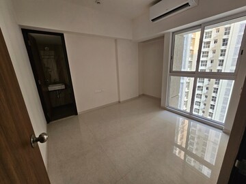 Room in 1 BHK Apartment at Lodha Amara, Kolshet Road – for Sale