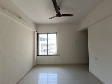 Room in 2.5 BHK Apartment at Hiranandani Meadows, Manpada – for Sale