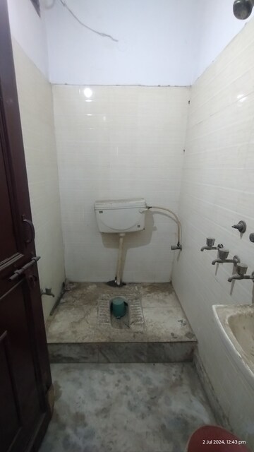 Master Bedroom in 2 BHK Builder Floor at Uttam Nagar – for Sale