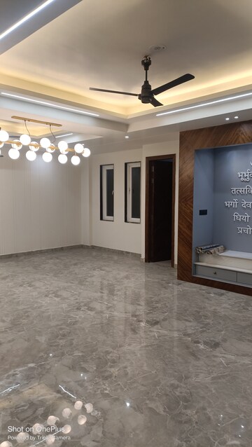 Room in 4 BHK Builder Floor at Ashoka Enclave – for Sale