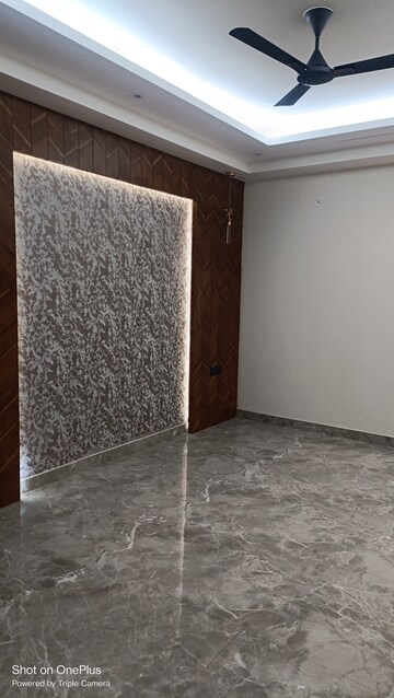 Room in 4 BHK Builder Floor at Ashoka Enclave – for Sale