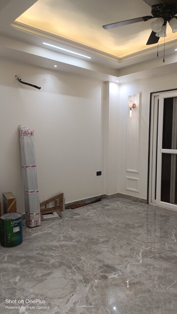 Room in 4 BHK Builder Floor at Ashoka Enclave – for Sale