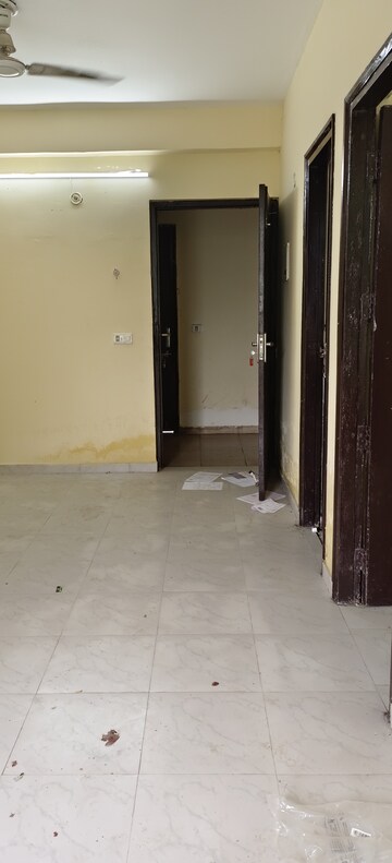 Room in 1.5 BHK Apartment at Omaxe Residency, Gomti Nagar – for Sale