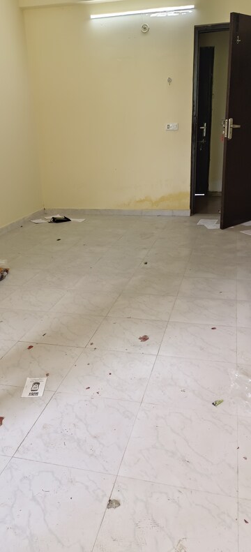 Room in 1.5 BHK Apartment at Omaxe Residency, Gomti Nagar – for Sale