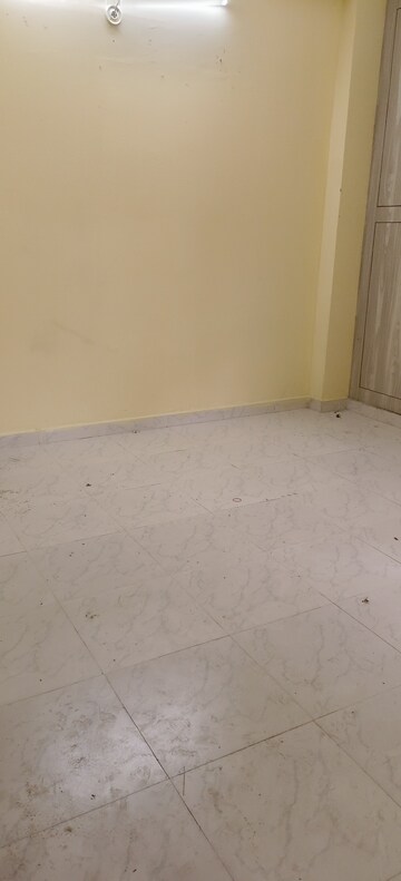 Room in 1.5 BHK Apartment at Omaxe Residency, Gomti Nagar – for Sale