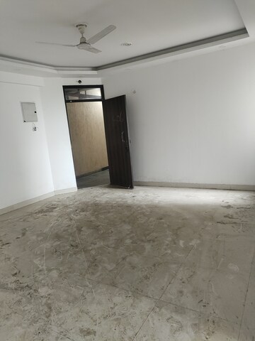 Room in 3 BHK Apartment at Vasundhara Sector 13 – for Sale